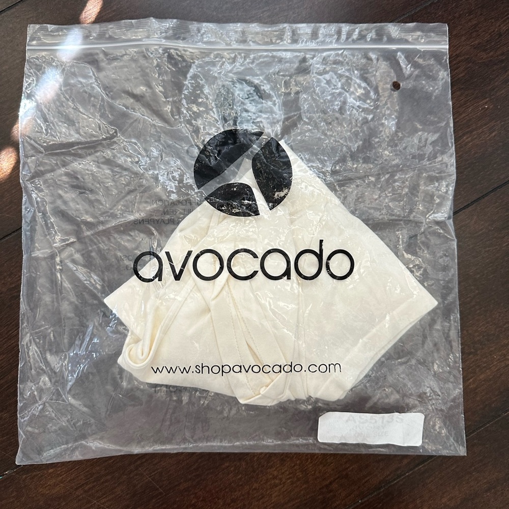 NEW 🩵 avocado Seamless Performance Tee in Ivory - Picture 5 of 5